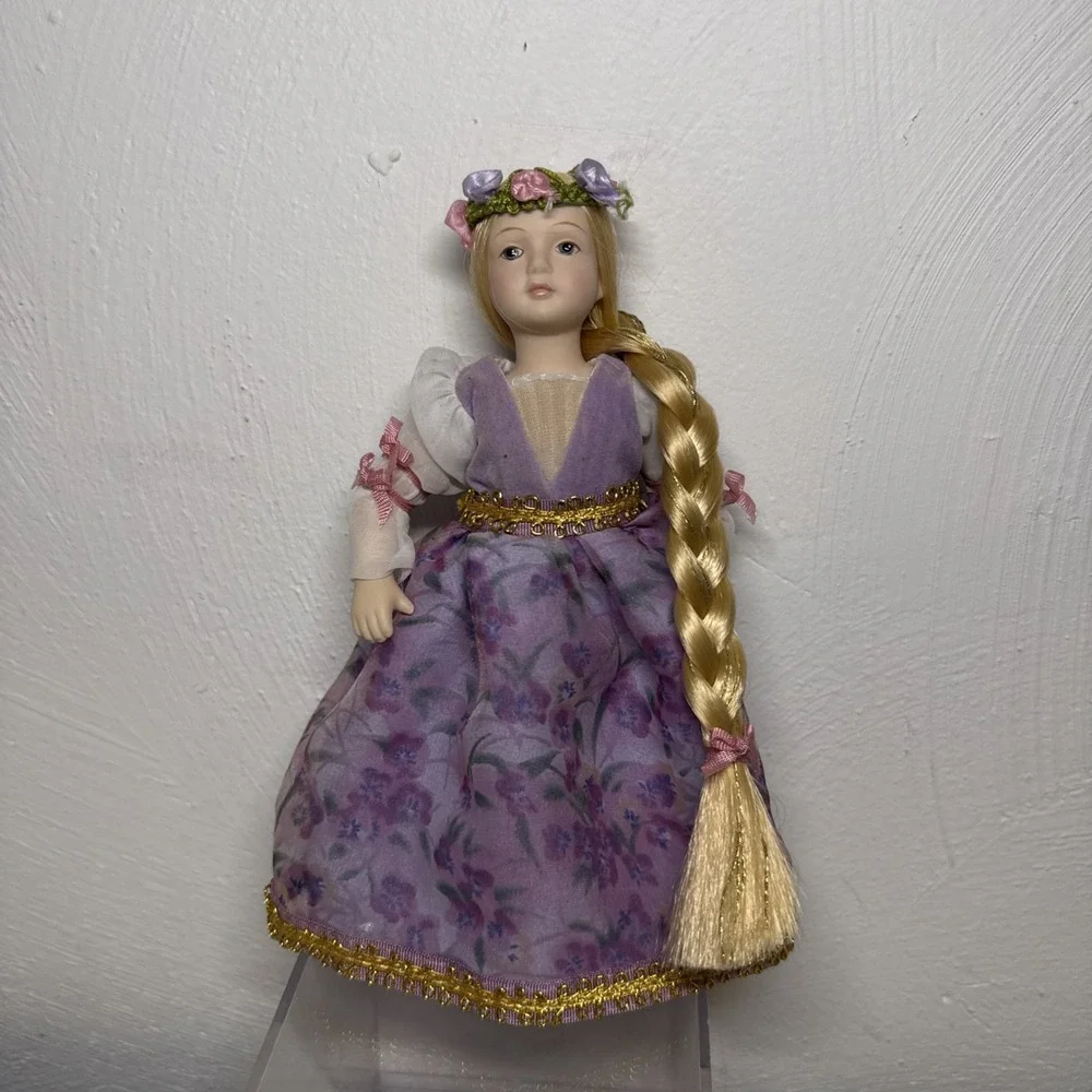 Avon Doll Rapunzel Fairy Tale Doll Collection 7.5 In tall Porcelain Vintage 1986